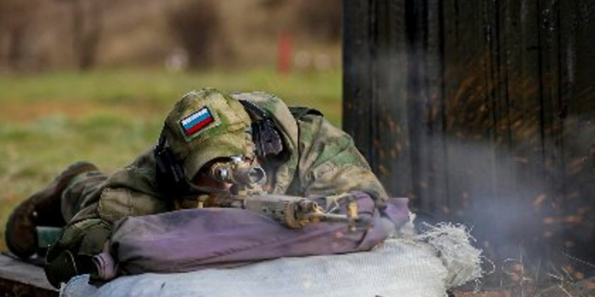 Воинам СВО, проходящим лечение в ростовском госпитале, вручили памятки mil.ru