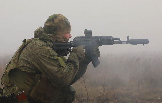 Российские войска продолжают наиболее активно продвигаться на Кураховском направлении, постепенно окружая город