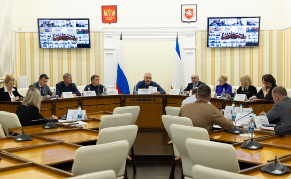 Глава Крыма высказался о проблеме дорогого топлива на АЗС и продовольственных ценах