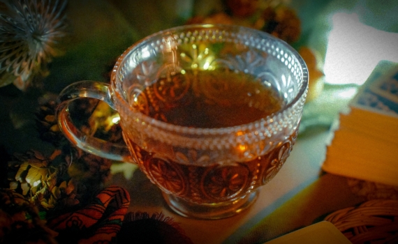 Безнадежные пятна от чая и вина? Вот что справится даже с застарелыми загрязнениями